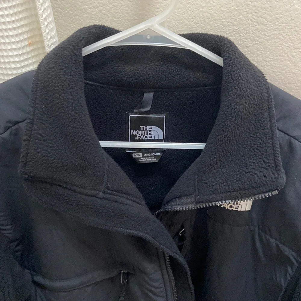 Men’s The North Face black fleece zip up jacket. Polartec recycled. Size medium.
